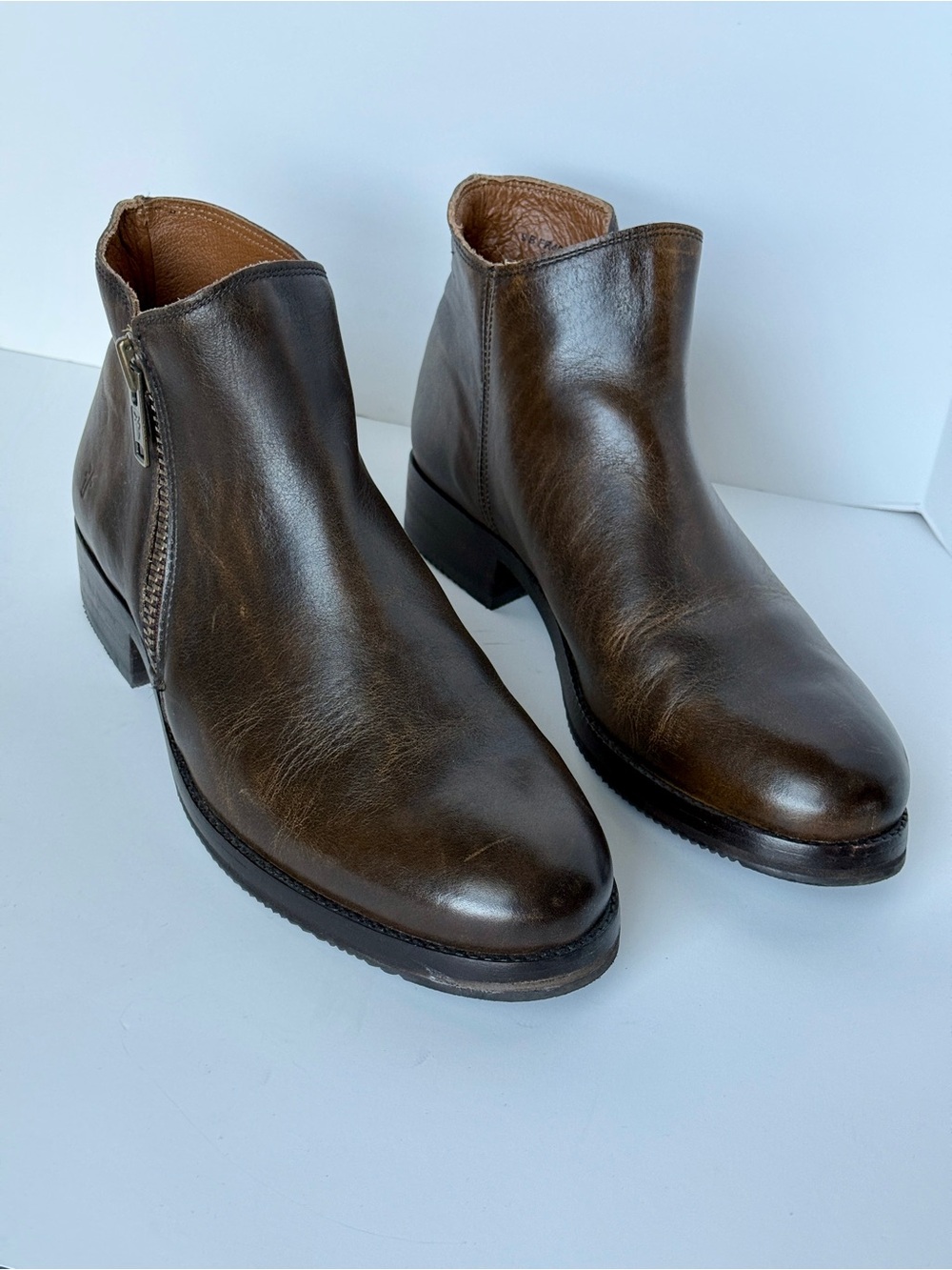 FRYE Women’s 9 Dark Brown Leather Booties Outside Zip MADISON MOTO SHOOTIE - Picture 2 of 16